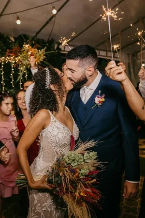 Wedding photo: couple kissing sparkler night