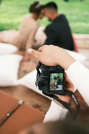 Wedding photo: photographer canon eosr filming couple